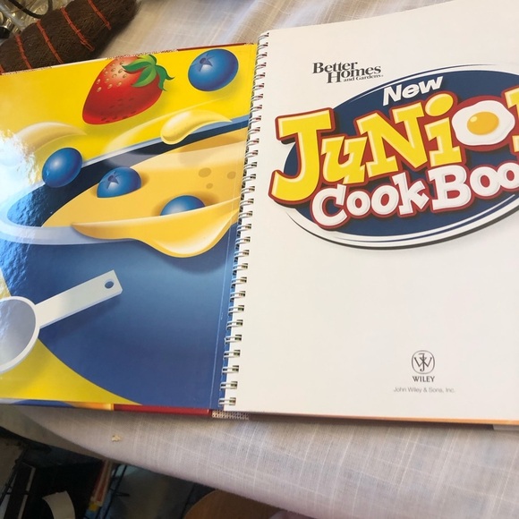 New Junior Cookbook from Better Homes and Gardens - Picture 2 of 6